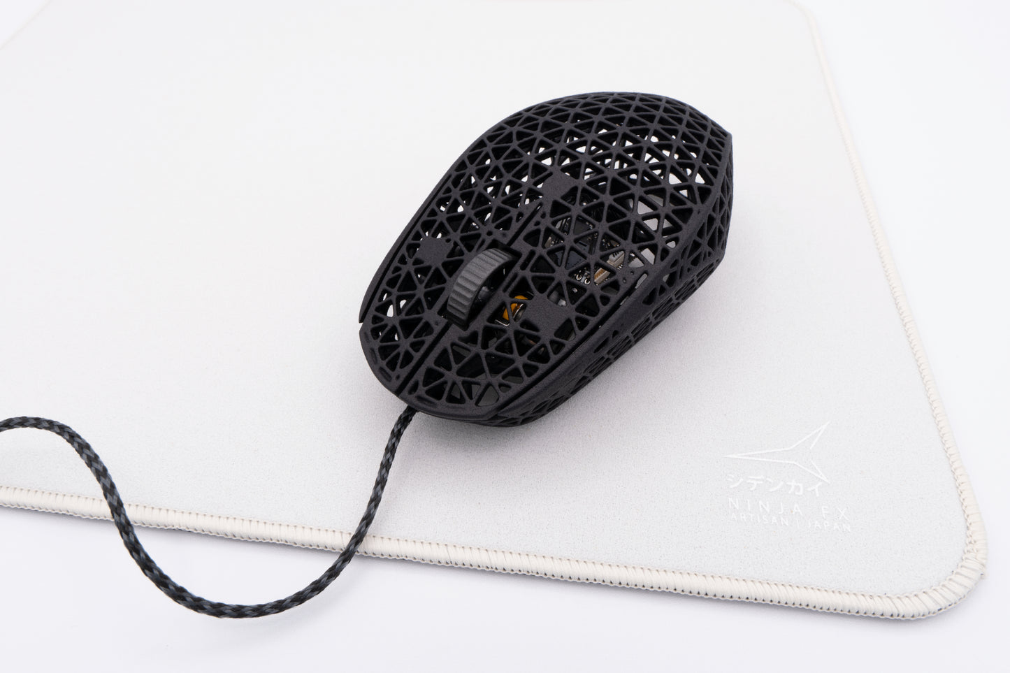 Gilmore Designs Gilmouse 26g lightweight performance mouse Artisan Snow Shidenkai